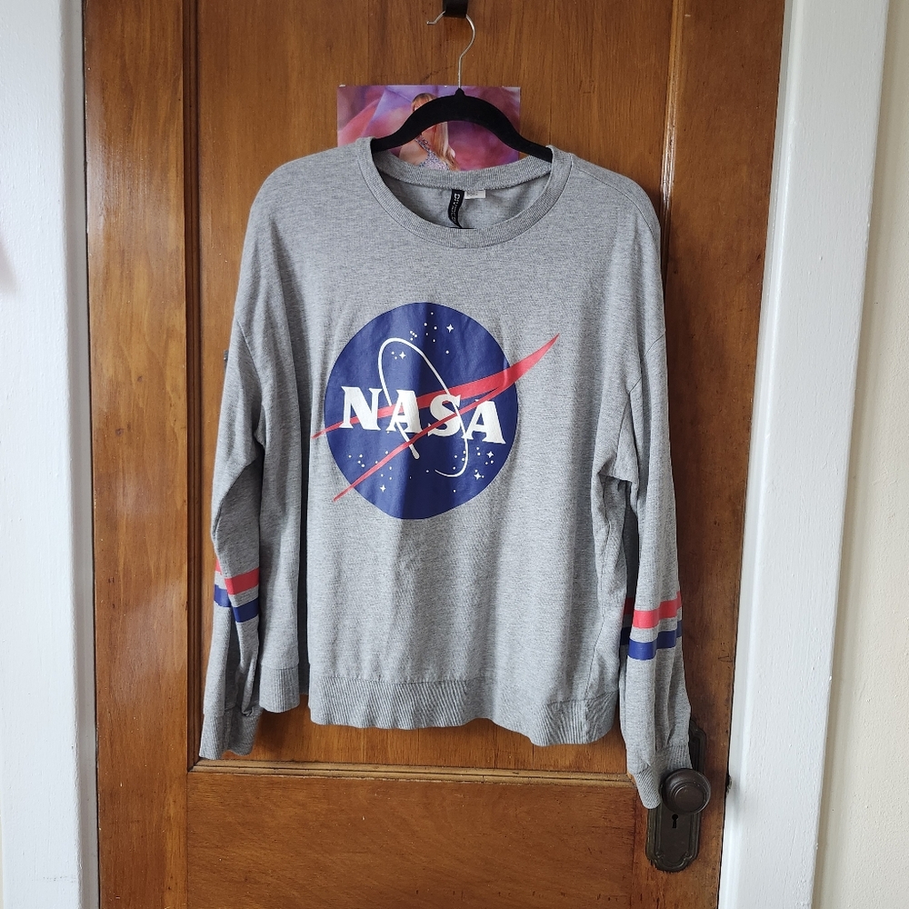 H&M Divide nasa sweatshirt